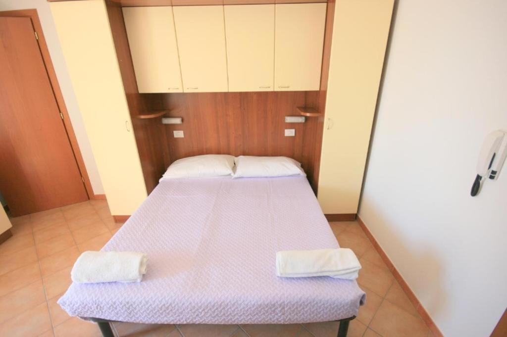 Residence Algarve Rimini Bagian luar foto