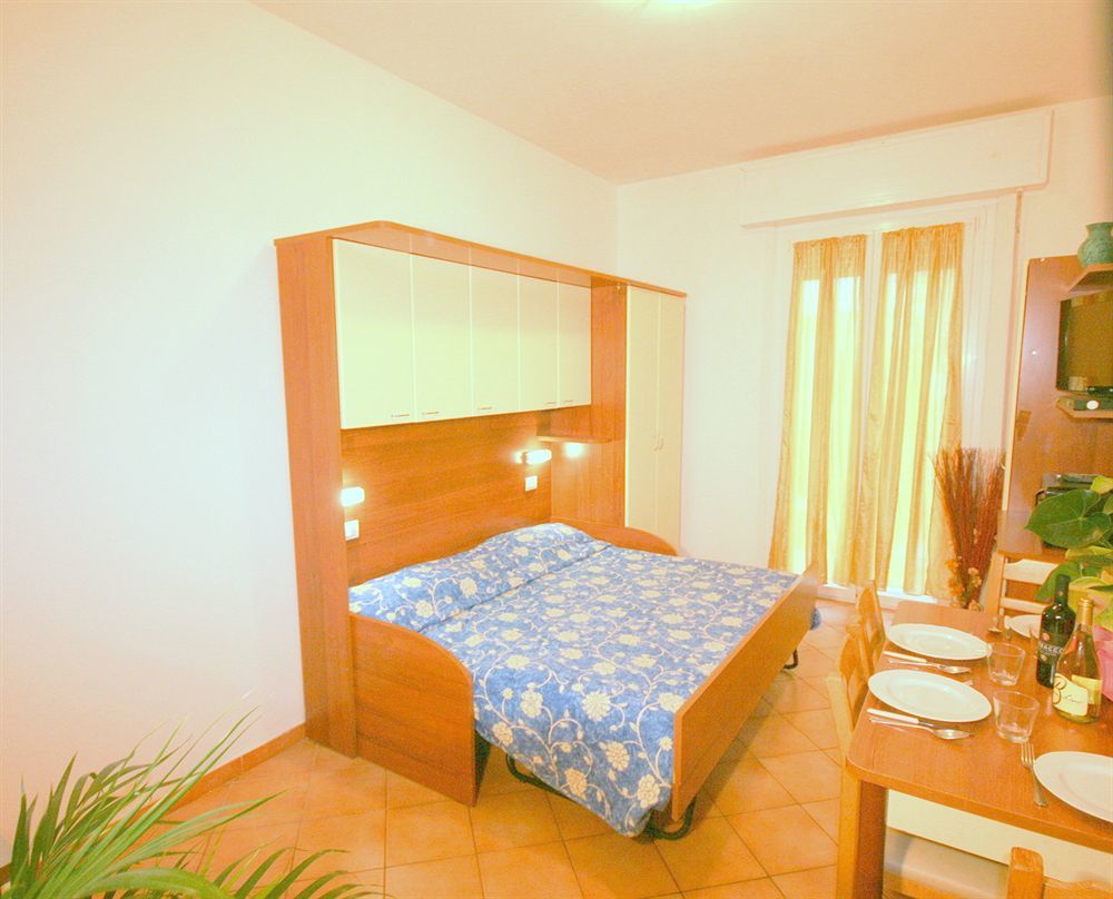 Residence Algarve Rimini Bagian luar foto
