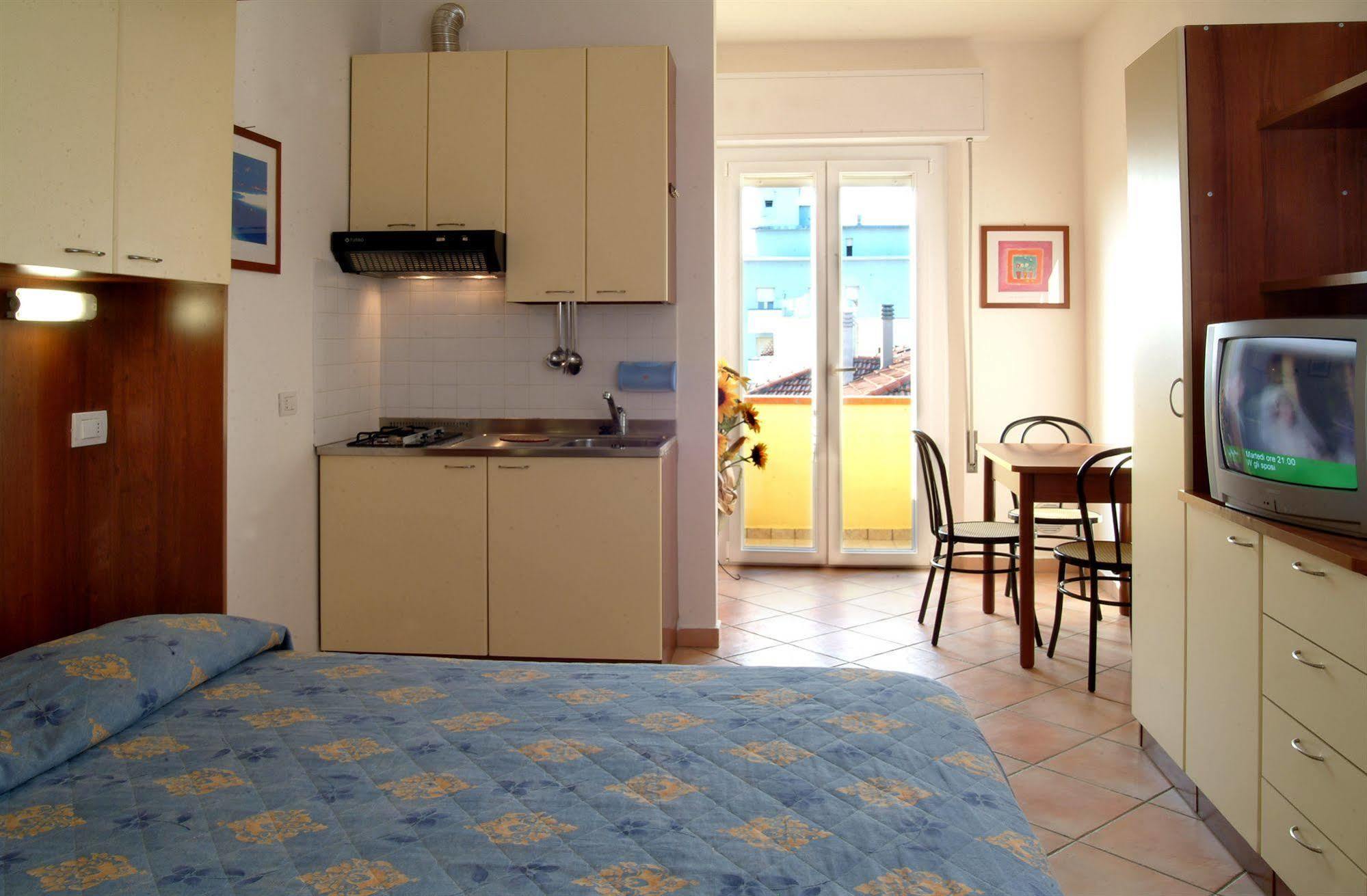 Residence Algarve Rimini Bagian luar foto
