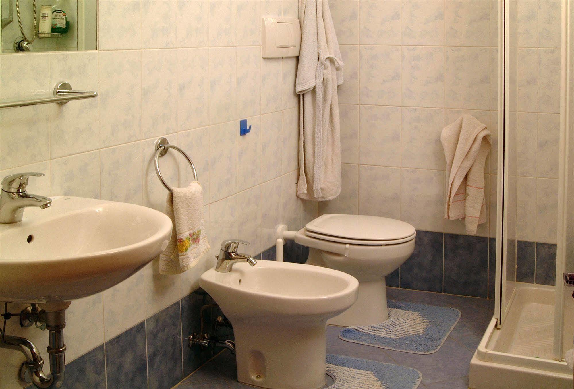 Residence Algarve Rimini Bagian luar foto