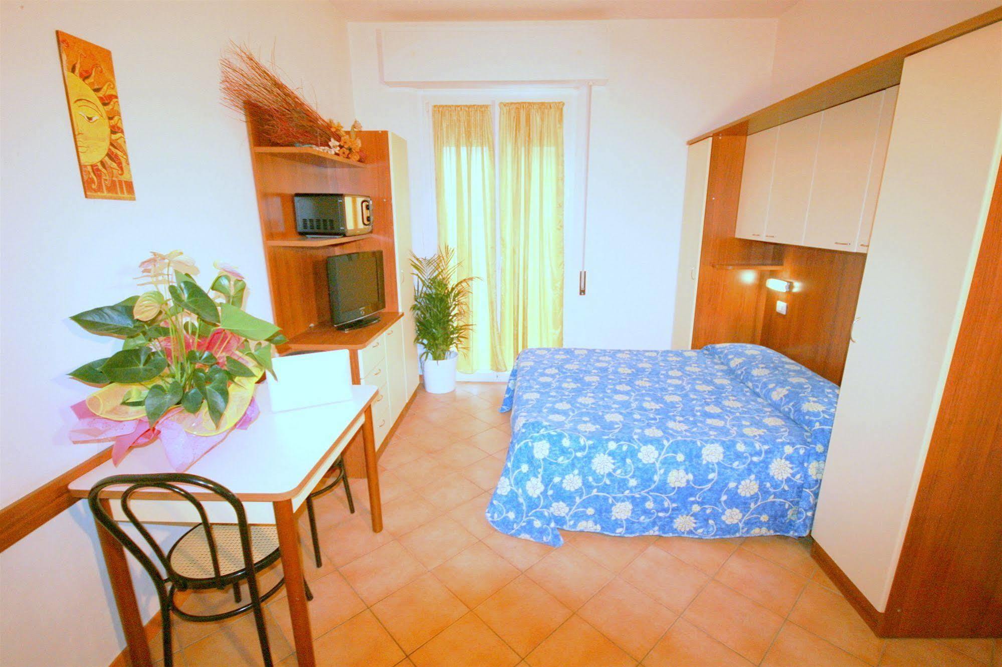 Residence Algarve Rimini Bagian luar foto