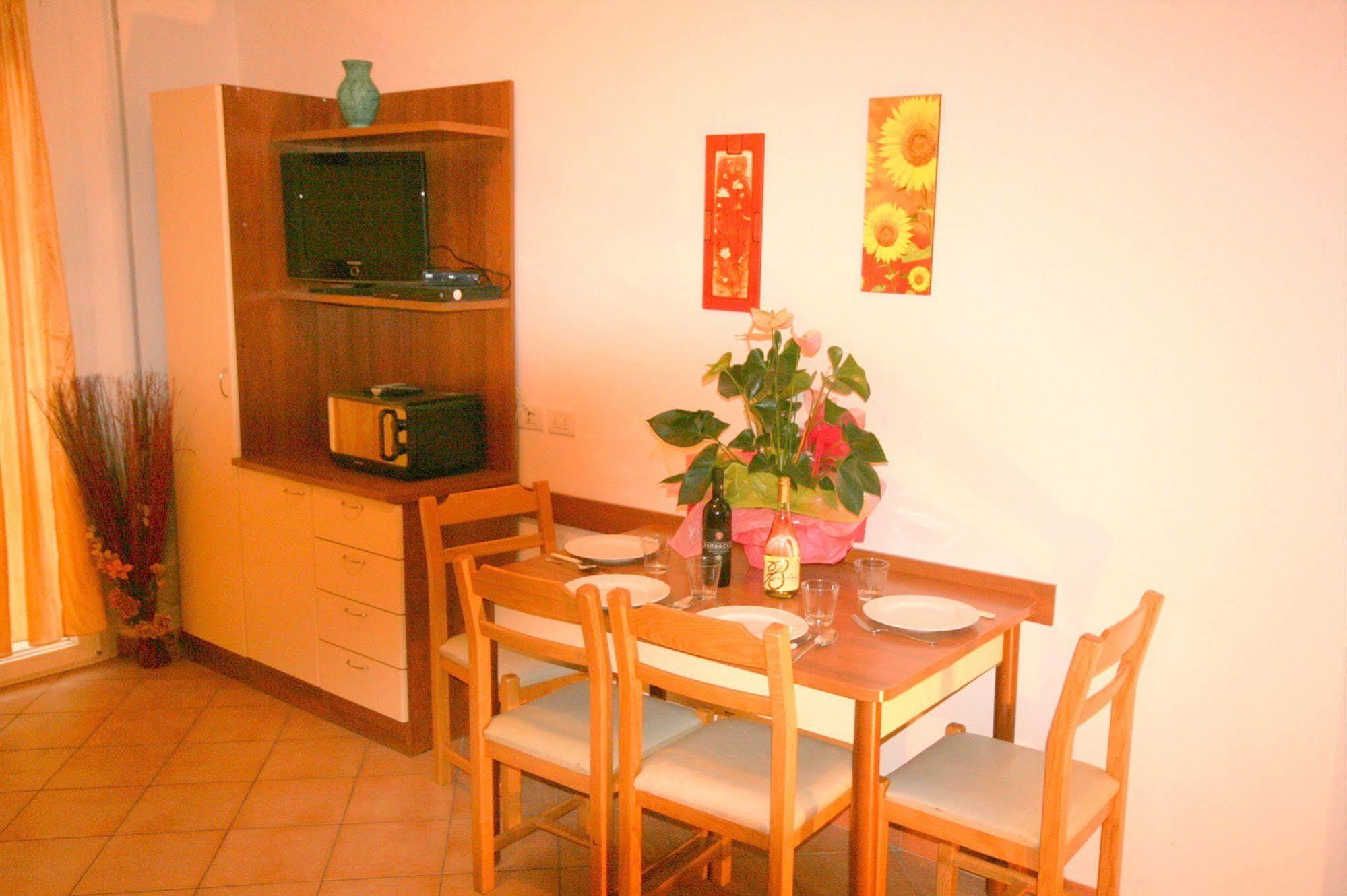 Residence Algarve Rimini Bagian luar foto