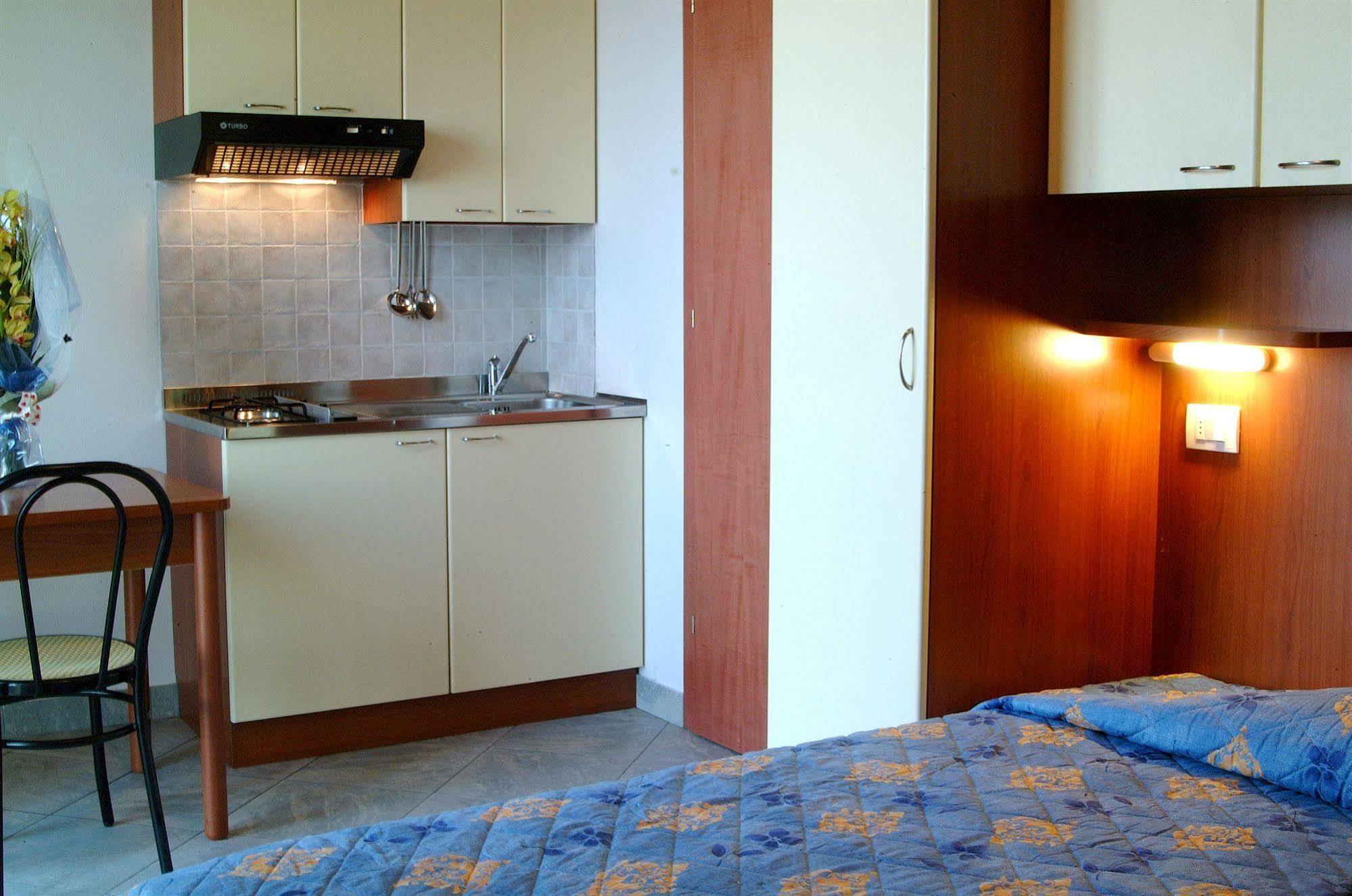 Residence Algarve Rimini Bagian luar foto
