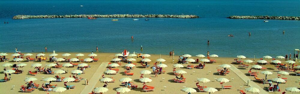 Residence Algarve Rimini Bagian luar foto